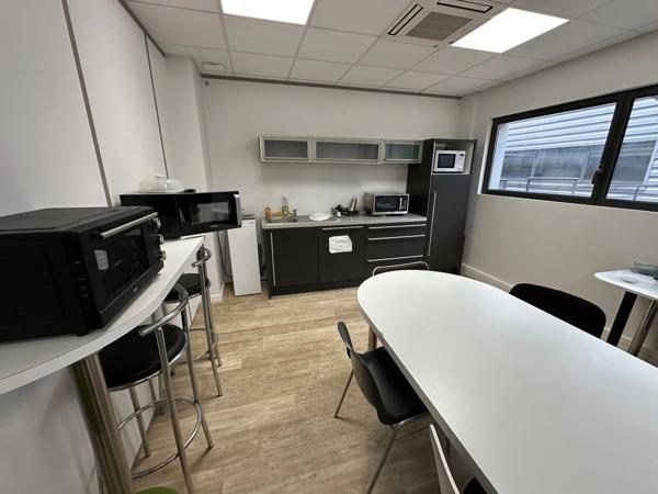 bureaux à louer RILLIEUX LA PAPE (69) plateau de bureaux de 249m2 au 1er étage avec parking inclu