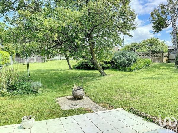 Maison 4 pièces de 105 m² à Fagnières (51510)