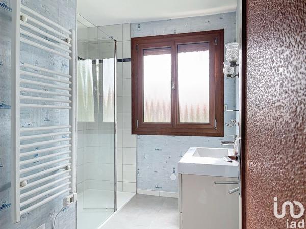 Maison 4 pièces de 105 m² à Fagnières (51510)