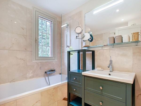 TOIT TERRASSE: appartement de 3 pièces à THEOULE SUR MER !