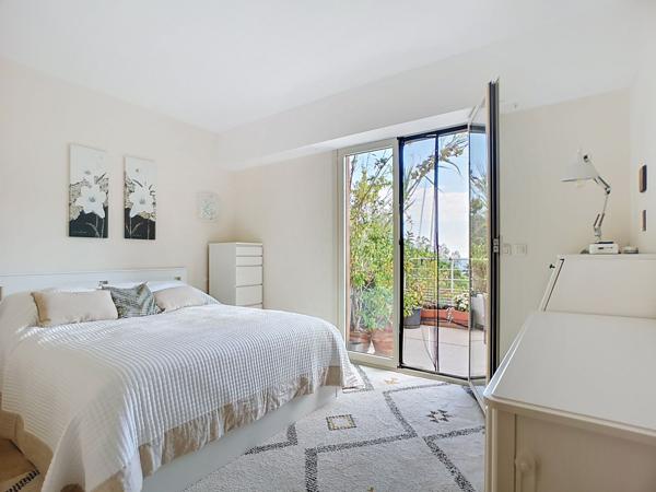 TOIT TERRASSE: appartement de 3 pièces à THEOULE SUR MER !