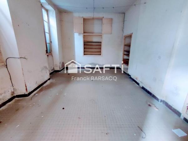 IMMEUBLE EN PIERRE DANS CENTRE VILLAGE