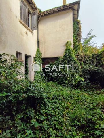 IMMEUBLE EN PIERRE DANS CENTRE VILLAGE