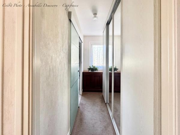 MOZAC – Maison de plain-pied 3 chambres/bureau – PISCINE – TERRAIN divisible de 2324 M² – Garages
