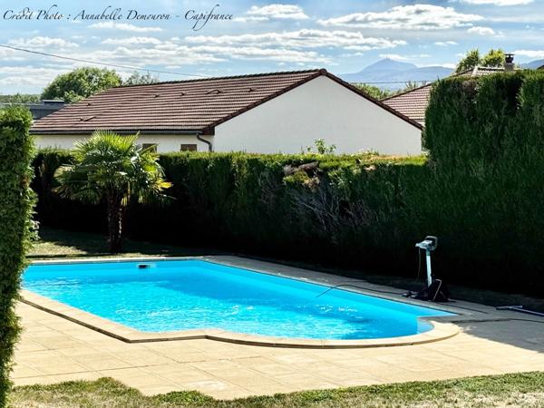 MOZAC – Maison de plain-pied 3 chambres/bureau – PISCINE – TERRAIN divisible de 2324 M² – Garages