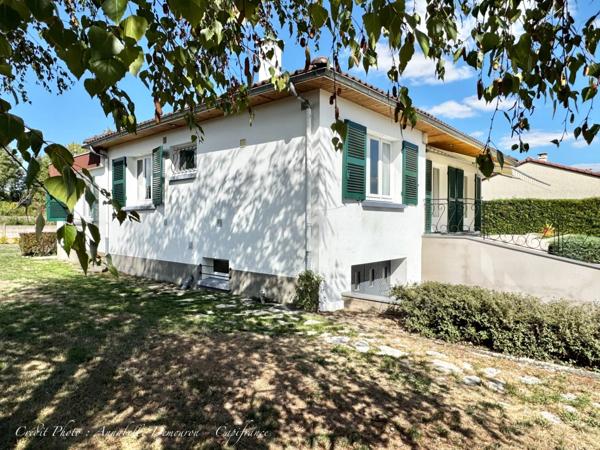 MOZAC – Maison de plain-pied 3 chambres/bureau – PISCINE – TERRAIN divisible de 2324 M² – Garages