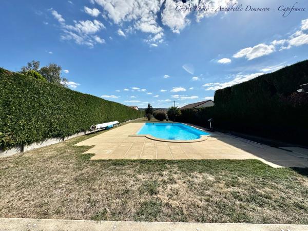MOZAC – Maison de plain-pied 3 chambres/bureau – PISCINE – TERRAIN divisible de 2324 M² – Garages