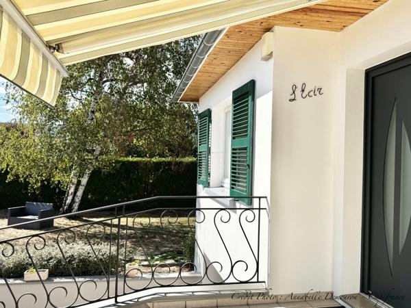 MOZAC – Maison de plain-pied 3 chambres/bureau – PISCINE – TERRAIN divisible de 2324 M² – Garages