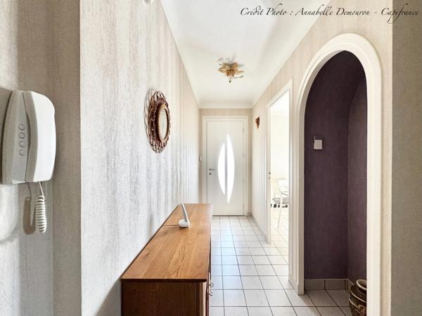MOZAC – Maison de plain-pied 3 chambres/bureau – PISCINE – TERRAIN divisible de 2324 M² – Garages