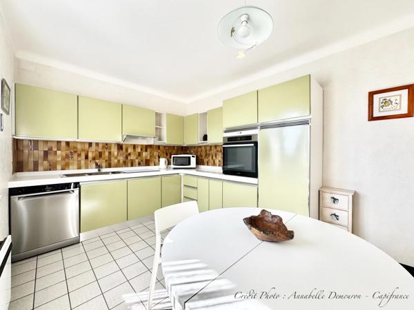 MOZAC – Maison de plain-pied 3 chambres/bureau – PISCINE – TERRAIN divisible de 2324 M² – Garages