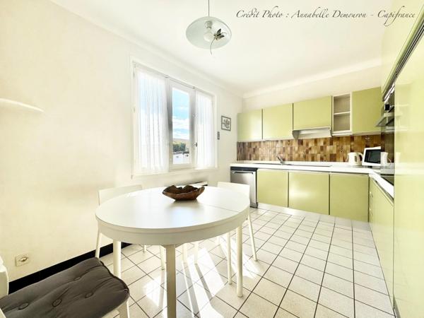 MOZAC – Maison de plain-pied 3 chambres/bureau – PISCINE – TERRAIN divisible de 2324 M² – Garages