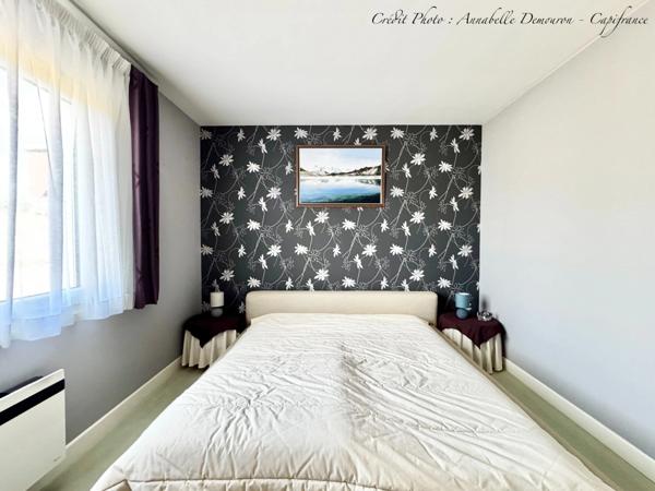 MOZAC – Maison de plain-pied 3 chambres/bureau – PISCINE – TERRAIN divisible de 2324 M² – Garages