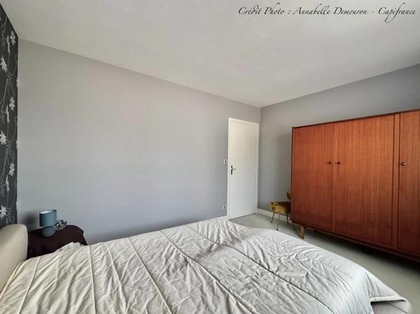 MOZAC – Maison de plain-pied 3 chambres/bureau – PISCINE – TERRAIN divisible de 2324 M² – Garages