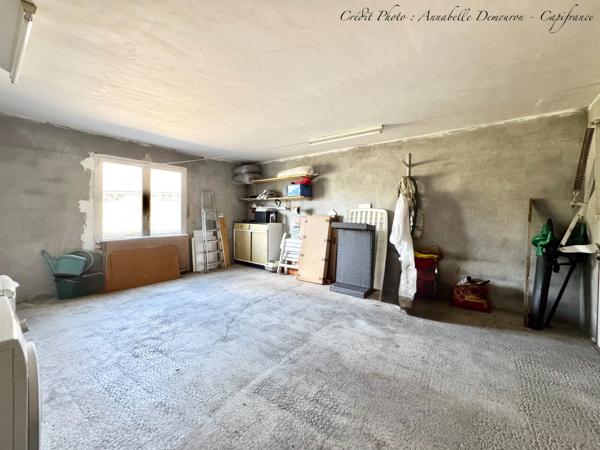 MOZAC – Maison de plain-pied 3 chambres/bureau – PISCINE – TERRAIN divisible de 2324 M² – Garages