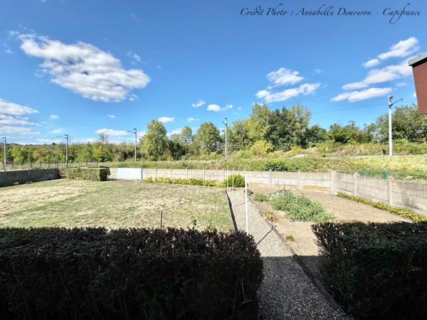 MOZAC – Maison de plain-pied 3 chambres/bureau – PISCINE – TERRAIN divisible de 2324 M² – Garages