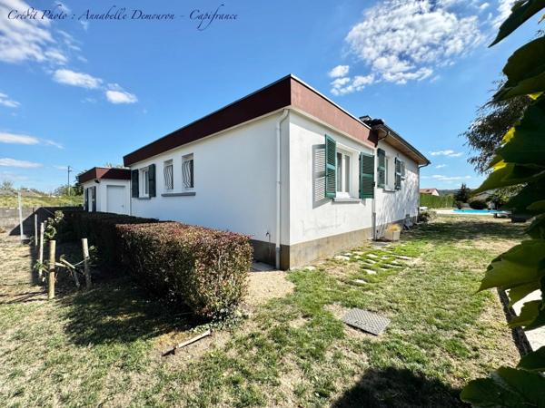 MOZAC – Maison de plain-pied 3 chambres/bureau – PISCINE – TERRAIN divisible de 2324 M² – Garages