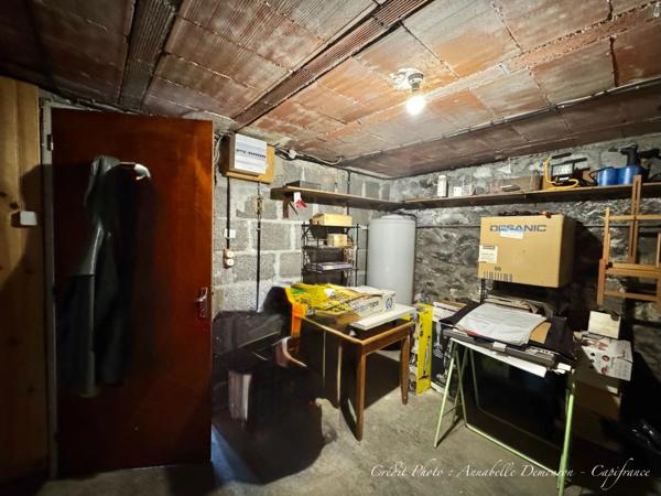 MOZAC – Maison de plain-pied 3 chambres/bureau – PISCINE – TERRAIN divisible de 2324 M² – Garages