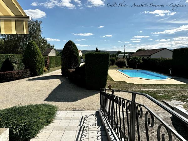 MOZAC – Maison de plain-pied 3 chambres/bureau – PISCINE – TERRAIN divisible de 2324 M² – Garages