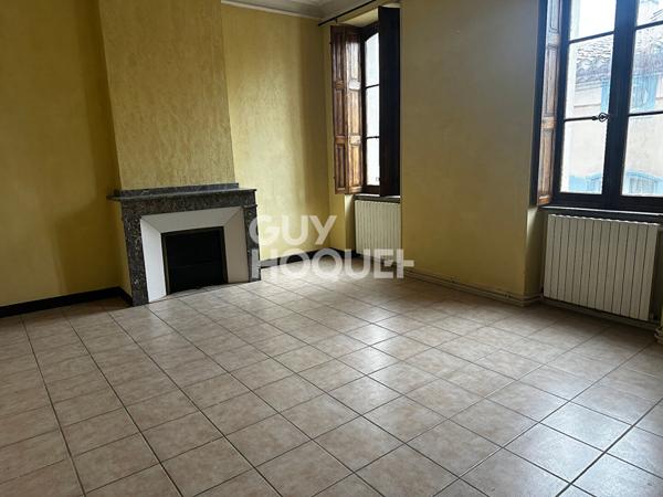 Appartement centre ville T 3 cour commune