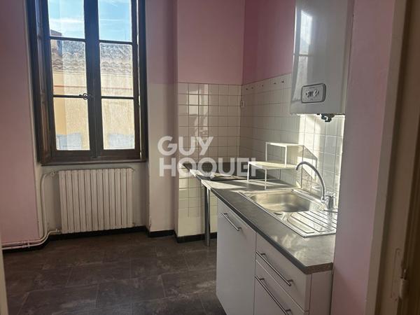 Appartement centre ville T 3 cour commune