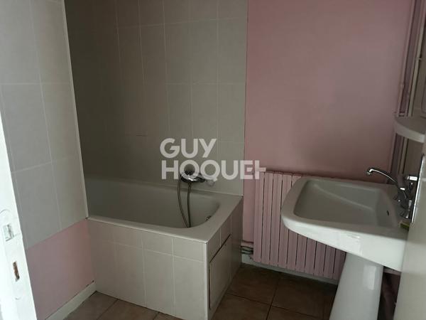 Appartement centre ville T 3 cour commune