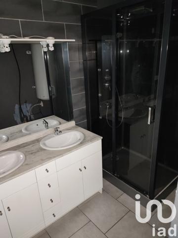 Building for sale 238 m² La Couronne