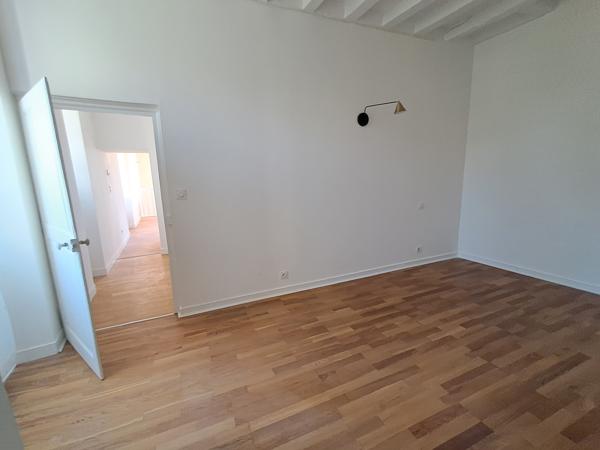 Appartement
                                                                                                                                                                                                                                                                                                                        3 pièce(s)                                                                                                                                                                                                          2 chambre(s)                                                                                                                                                                                                          80  m²