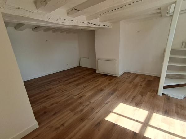 Appartement
                                                                                                                                                                                                                                                                                                                        3 pièce(s)                                                                                                                                                                                                          2 chambre(s)                                                                                                                                                                                                          80  m²