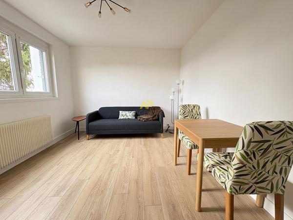 F2 meublé - centre ville Loyer 950 €/mois charges comprises **  - Référence  2000