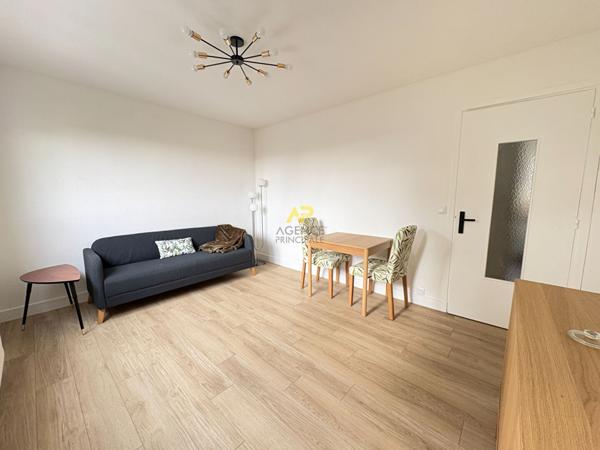 F2 meublé - centre ville Loyer 950 €/mois charges comprises **  - Référence  2000