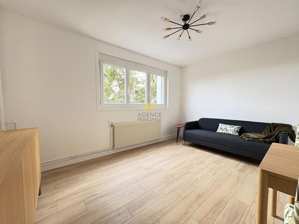 F2 meublé - centre ville Loyer 950 €/mois charges comprises **  - Référence  2000