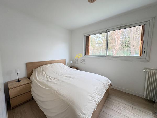 F2 meublé - centre ville Loyer 950 €/mois charges comprises **  - Référence  2000