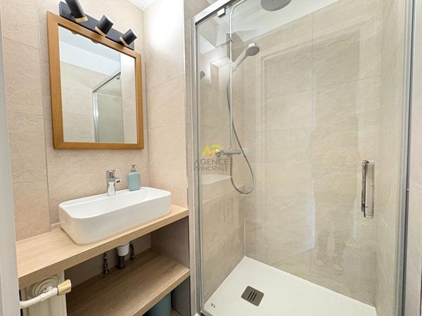 F2 meublé - centre ville Loyer 950 €/mois charges comprises **  - Référence  2000