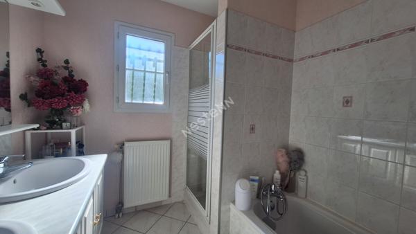 Maison à vendre à Crissey - 5 pièces, 3 chambres, jardin, garage, combles aménageables.