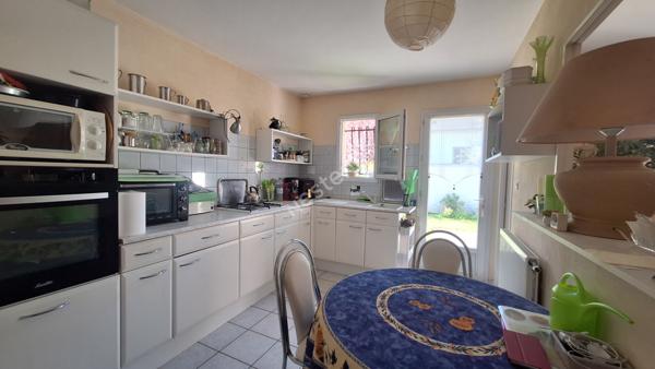 Maison à vendre à Crissey - 5 pièces, 3 chambres, jardin, garage, combles aménageables.