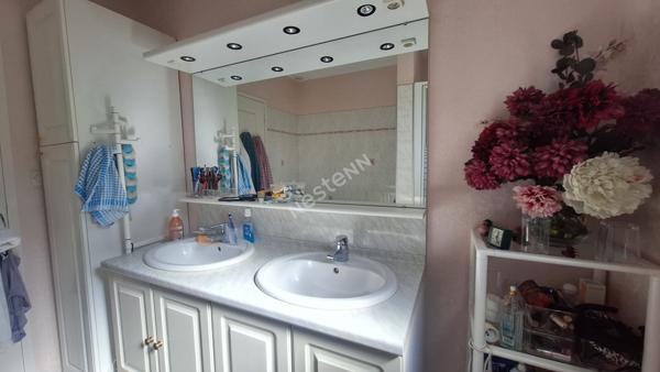 Maison à vendre à Crissey - 5 pièces, 3 chambres, jardin, garage, combles aménageables.