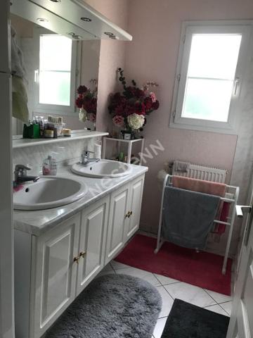 Maison à vendre à Crissey - 5 pièces, 3 chambres, jardin, garage, combles aménageables.