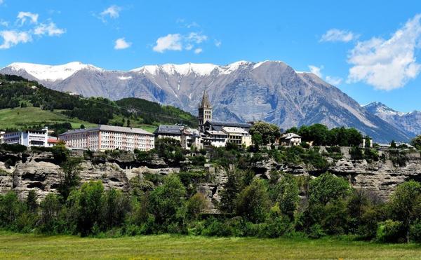 Fonds de commerce, emplacement exceptionnel au cœur d'Embrun