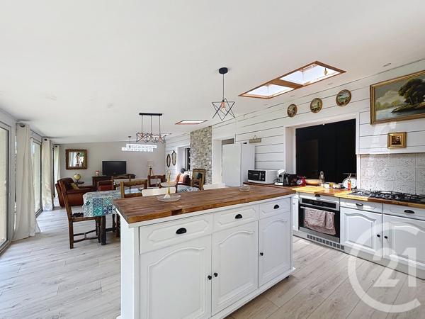 Maison à vendre  5 pièces - 252,10 m 2   MONTPON MENESTEROL  - 24