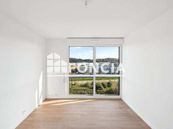 Location Appartement 4 pièces 90.4 m² - 194 / 196 RUE DES QUEYRIES Bordeaux 33100