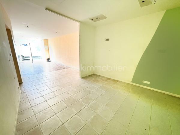 Local d activites de 75,76 m²