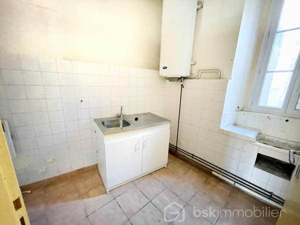 Local d activites de 75,76 m²