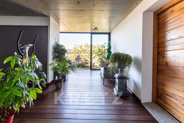 MAISON SUR LES TOITS de 120 m², en DERNIER ÉTAGE avec VUE MER