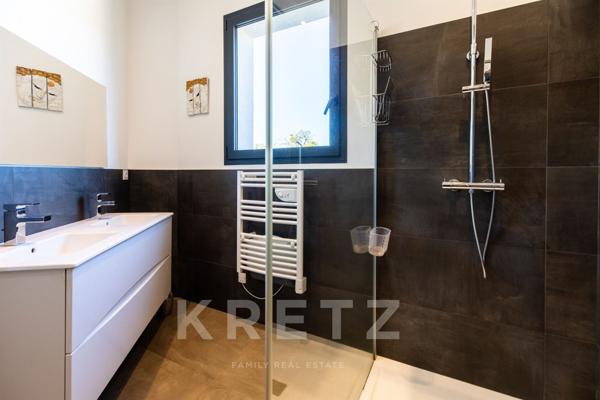 MAISON SUR LES TOITS de 120 m², en DERNIER ÉTAGE avec VUE MER