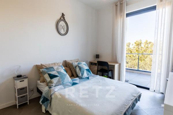 MAISON SUR LES TOITS de 120 m², en DERNIER ÉTAGE avec VUE MER