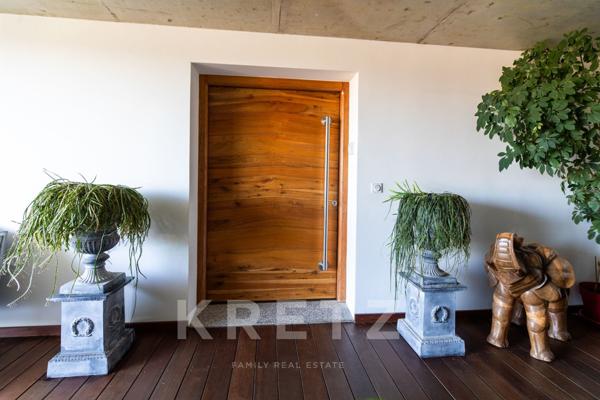 MAISON SUR LES TOITS de 120 m², en DERNIER ÉTAGE avec VUE MER