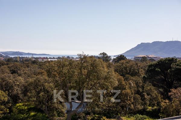 MAISON SUR LES TOITS de 120 m², en DERNIER ÉTAGE avec VUE MER