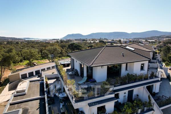 MAISON SUR LES TOITS de 120 m², en DERNIER ÉTAGE avec VUE MER