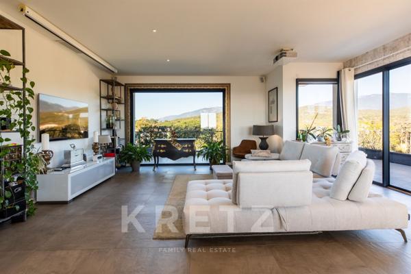 MAISON SUR LES TOITS de 120 m², en DERNIER ÉTAGE avec VUE MER