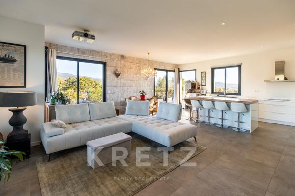 MAISON SUR LES TOITS de 120 m², en DERNIER ÉTAGE avec VUE MER